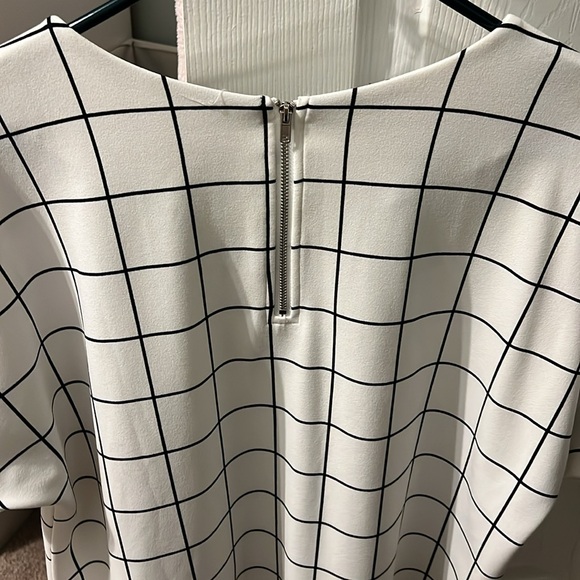 Zipper Detail Top - Picture 3 of 3